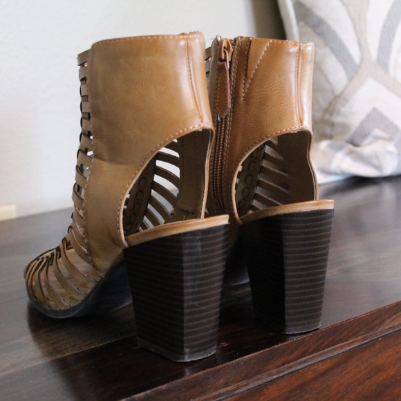 Cathy Jean Peep Toe/Cut Out Booties - Picture 5 of 8